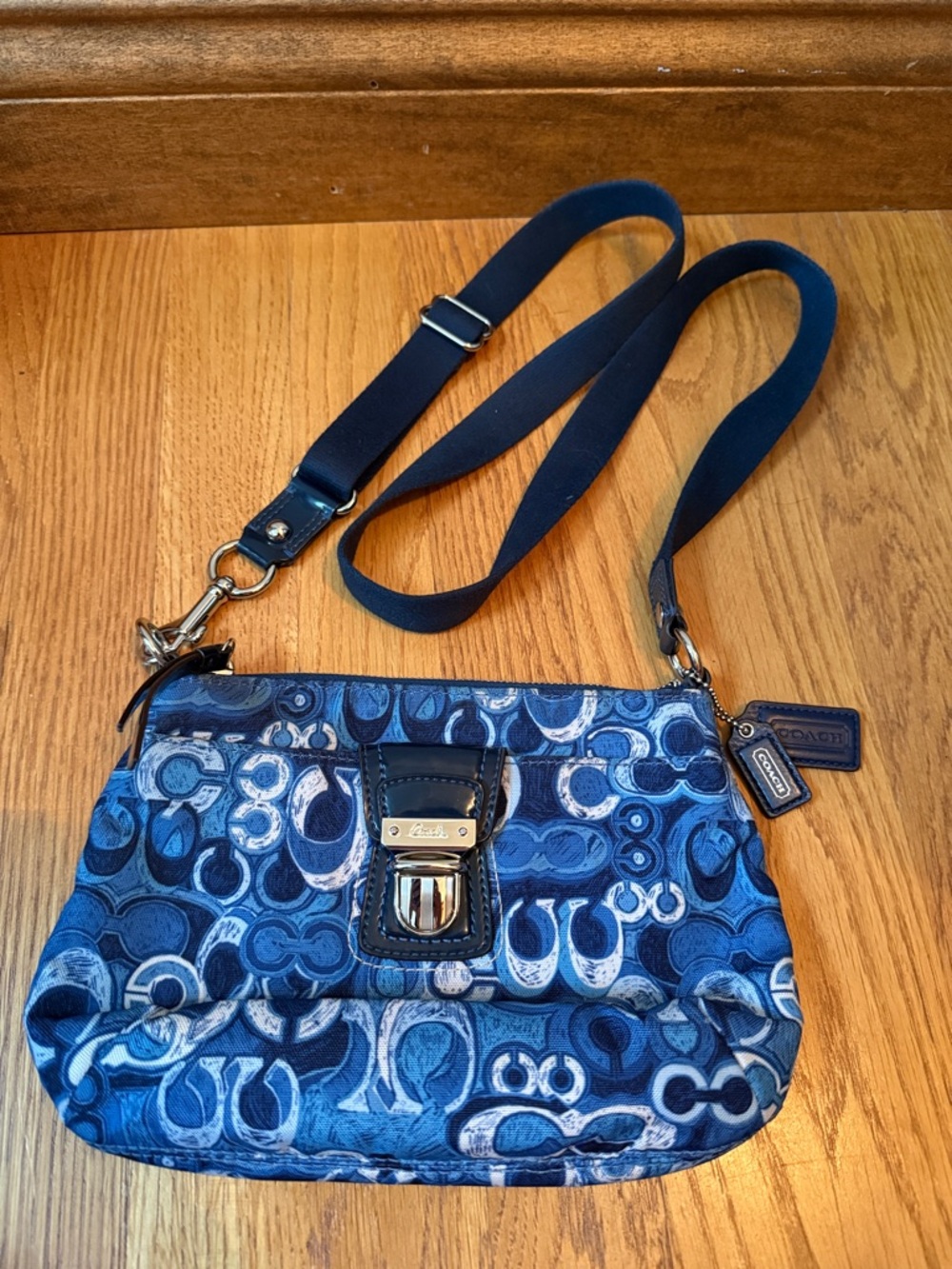 Coach Poppy Denim Crossbody Bag With Two Hangtags Adjustable Strap Like new!